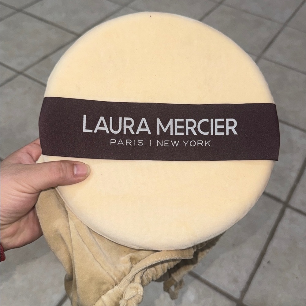 Laura mercier velour puff rare promotional